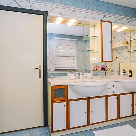 Luxurious In With Sauna * Jurdani
