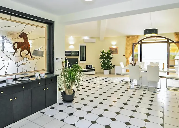 Pet Friendly In With Sauna Jurdani